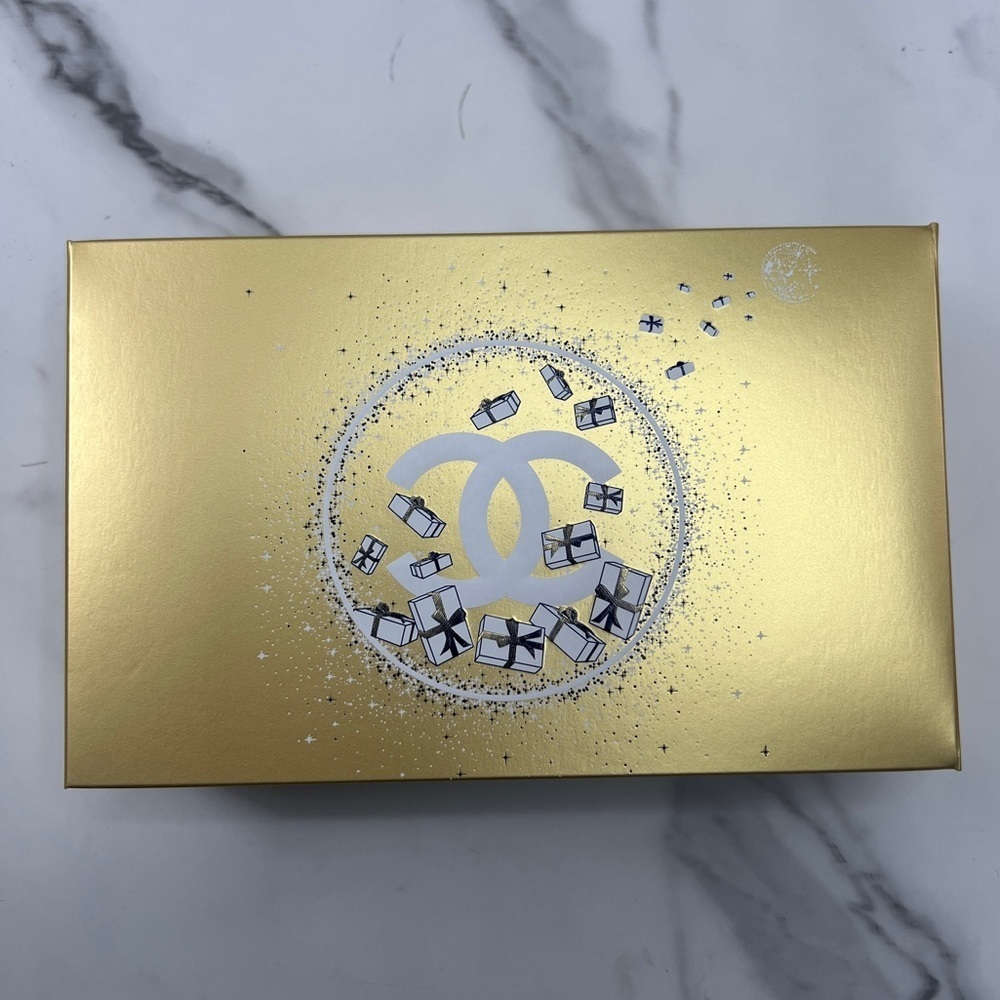 CHANEL Absolute Allure Set Holiday 2023 Cosmetic Pouch - Picture 2 of 12